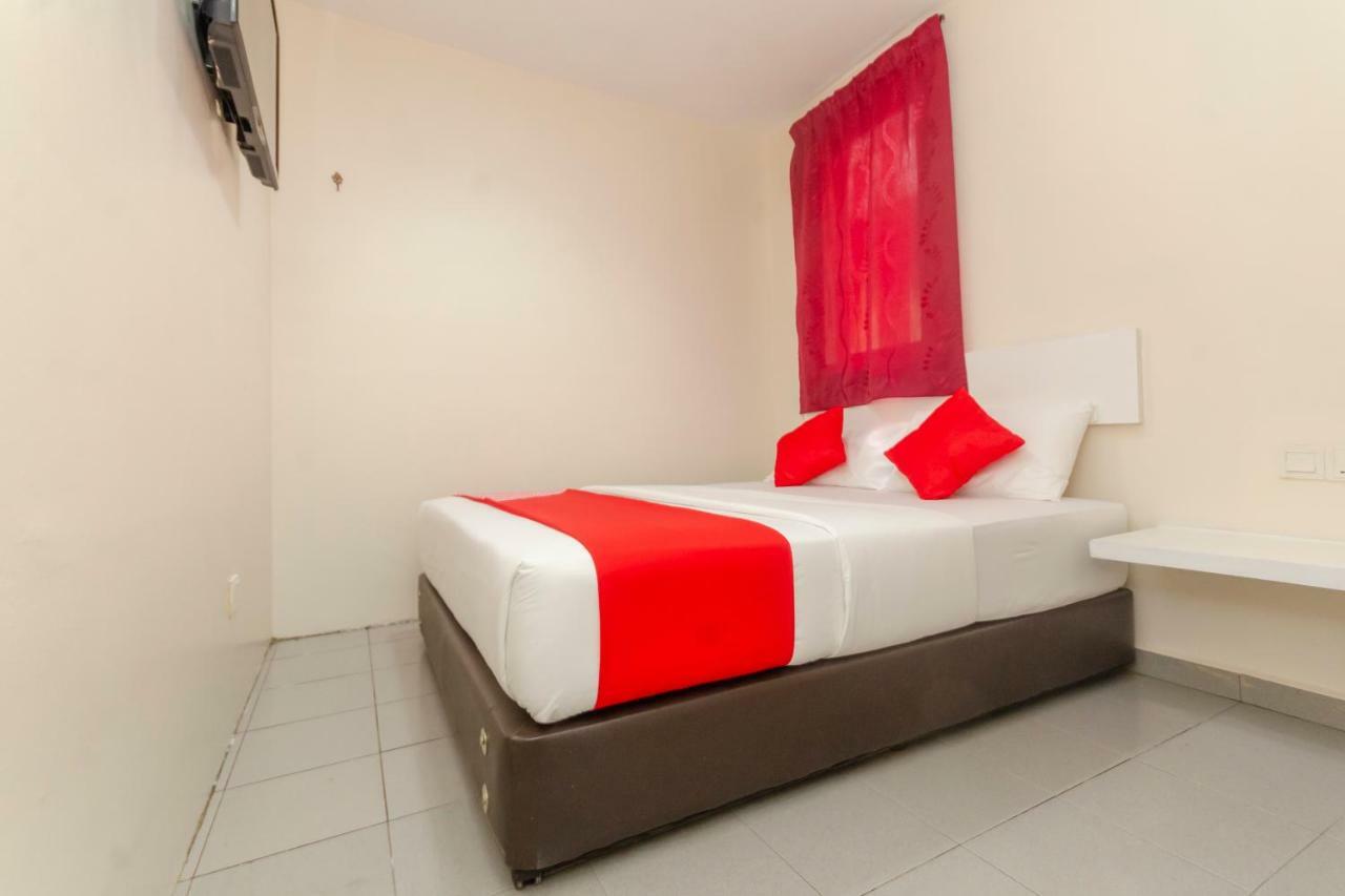 Oyo 1010 Skudai Hotel מראה חיצוני תמונה