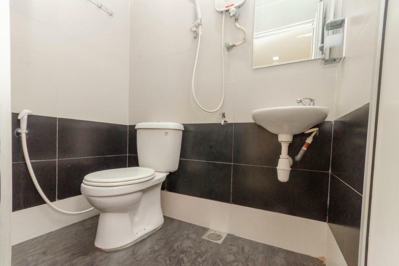 Oyo 1010 Skudai Hotel מראה חיצוני תמונה