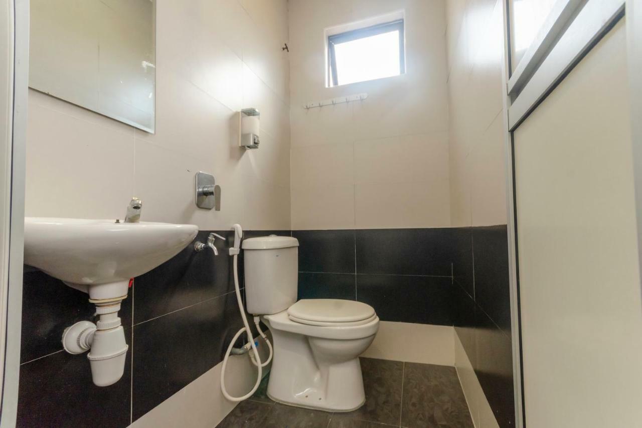 Oyo 1010 Skudai Hotel מראה חיצוני תמונה