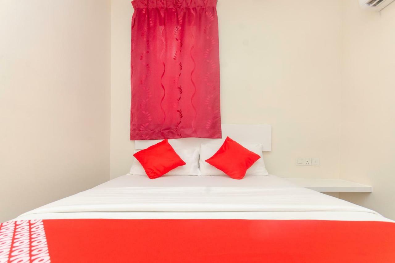 Oyo 1010 Skudai Hotel מראה חיצוני תמונה