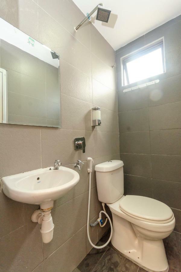 Oyo 1010 Skudai Hotel מראה חיצוני תמונה