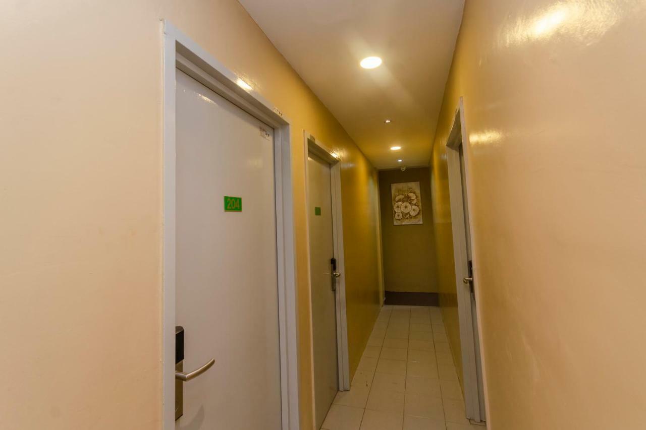 Oyo 1010 Skudai Hotel מראה חיצוני תמונה