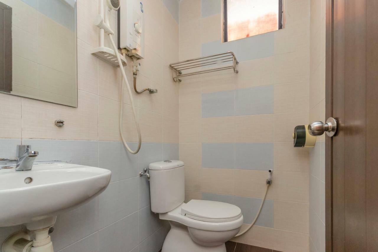 Oyo 1010 Skudai Hotel מראה חיצוני תמונה