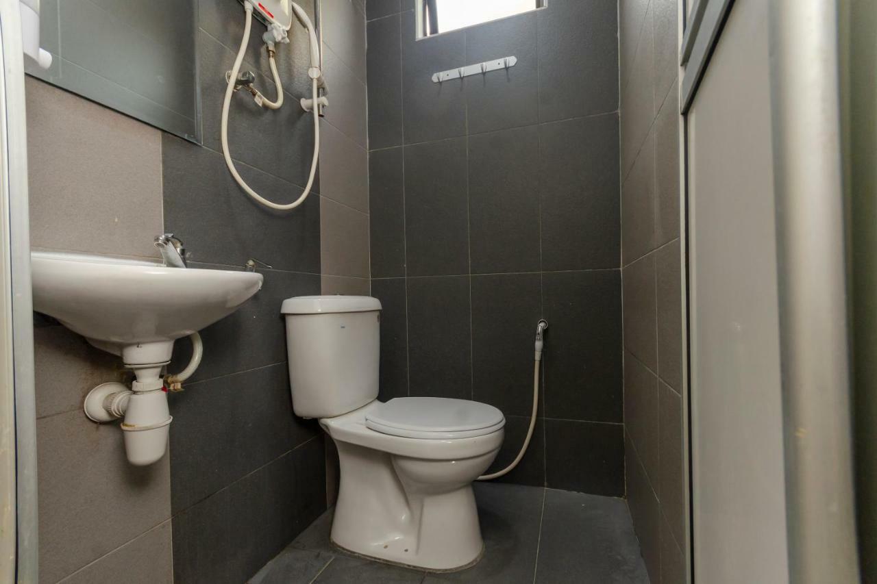 Oyo 1010 Skudai Hotel מראה חיצוני תמונה