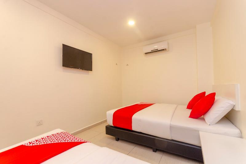 Oyo 1010 Skudai Hotel מראה חיצוני תמונה